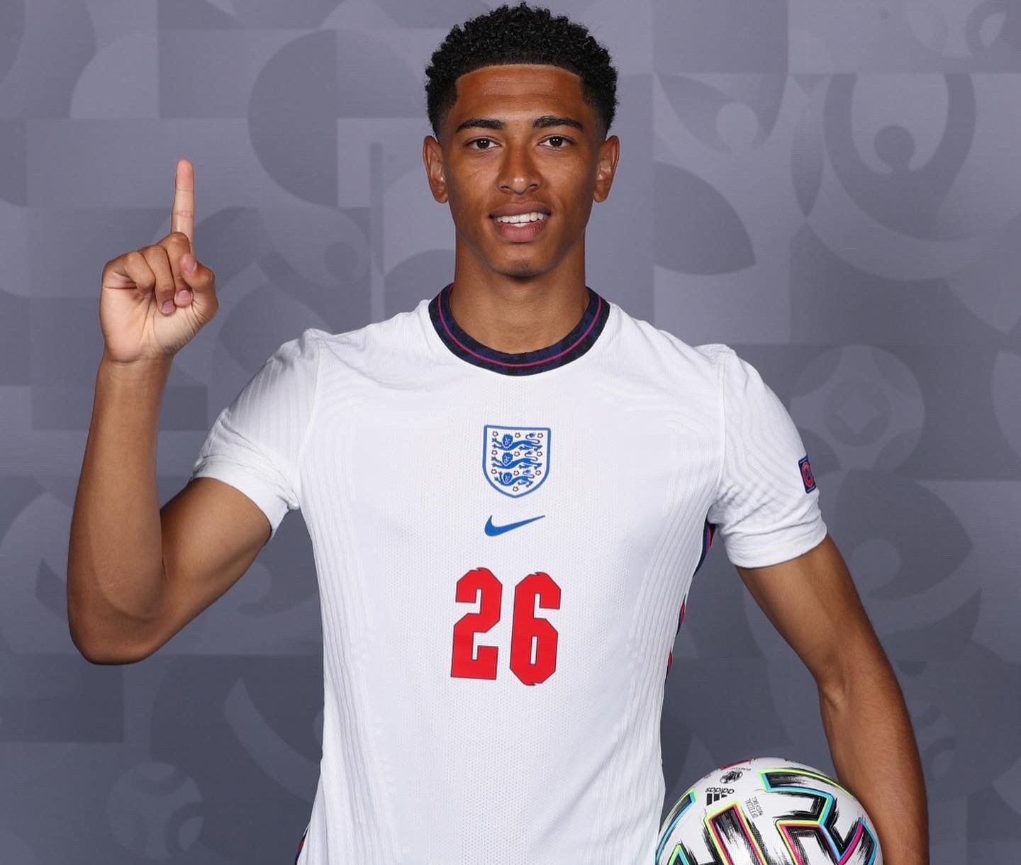 罗马诺：尤文知道三家英超俱乐部联系了道路，球员希望转会