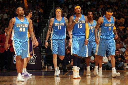 一个补篮让湖人名次上升！詹姆斯压哨绝杀创神迹：湖人生涯首次