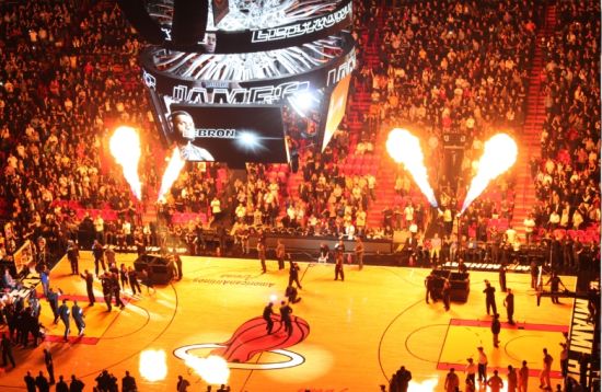 王曼昱合影风波真相大白 男主竟是多年老乡队友 与马琳同场合照曝光