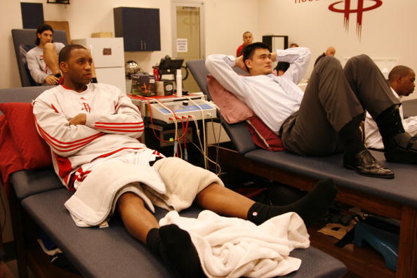 巴萨2-0西班牙人领先皇马7分，费尔明助攻梅开二度，太精彩了