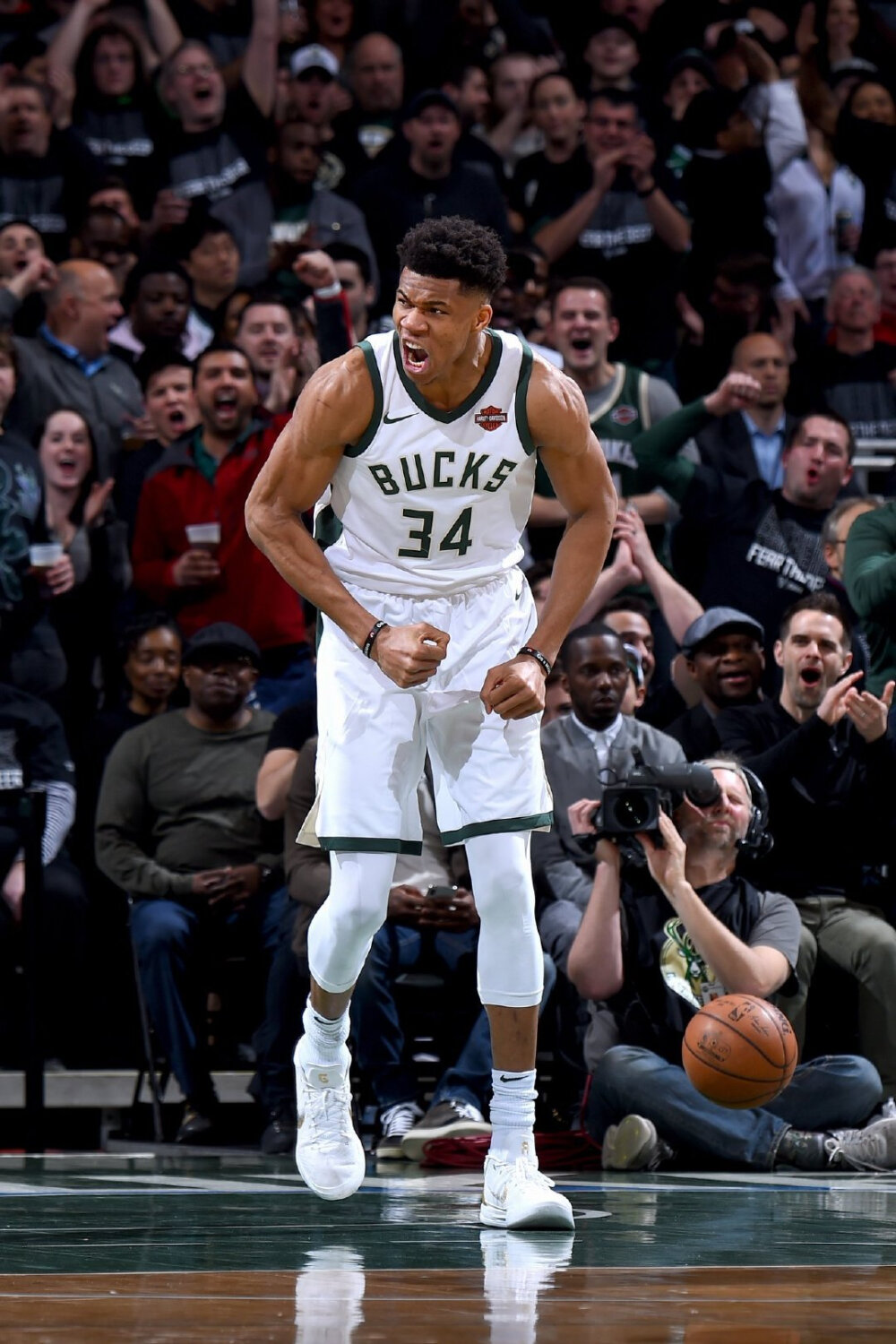 李冰冰三刷新疆滑雪场，明星效应如何引爆冰雪经济？