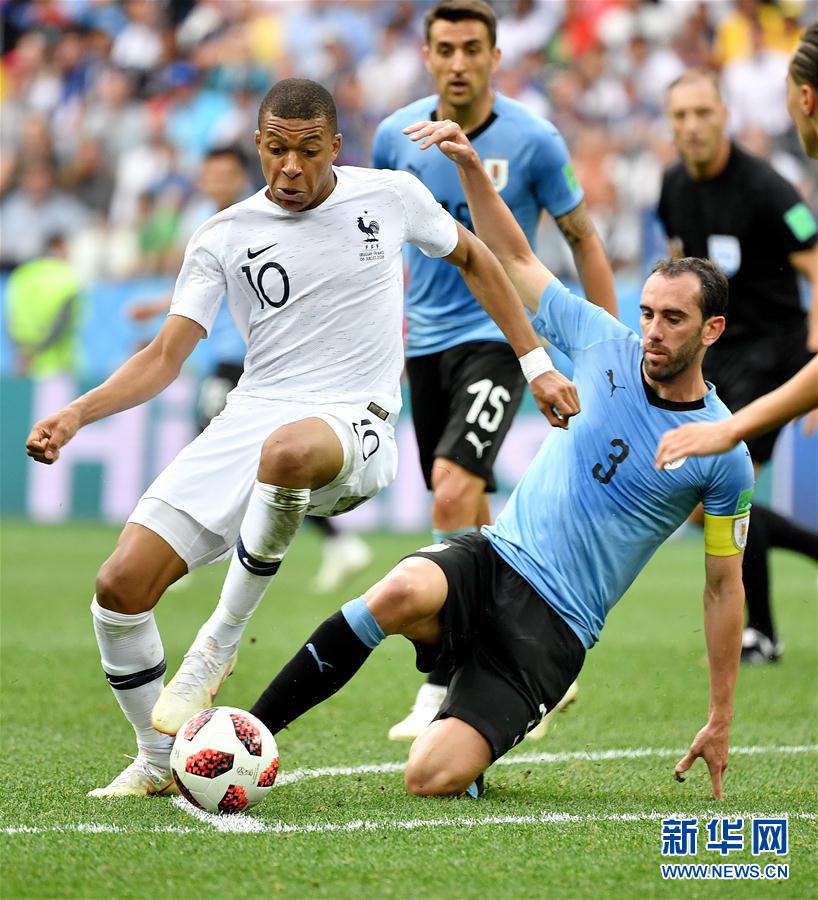 [国足]万项禁区拼抢造点 虚晃右脚爆射入网